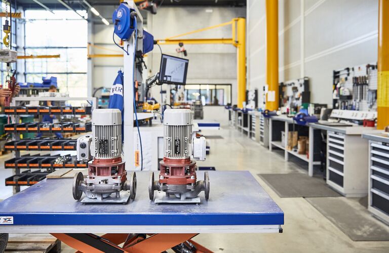 EDUR single stage inline pumps in assembly hall
