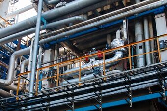Refrigeration system with centrifugal pumps
